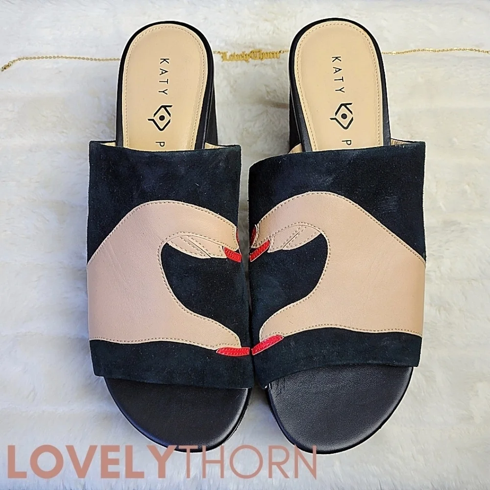 KATY PERRY // ltd ed platform wedge slide tracy heart in hands
